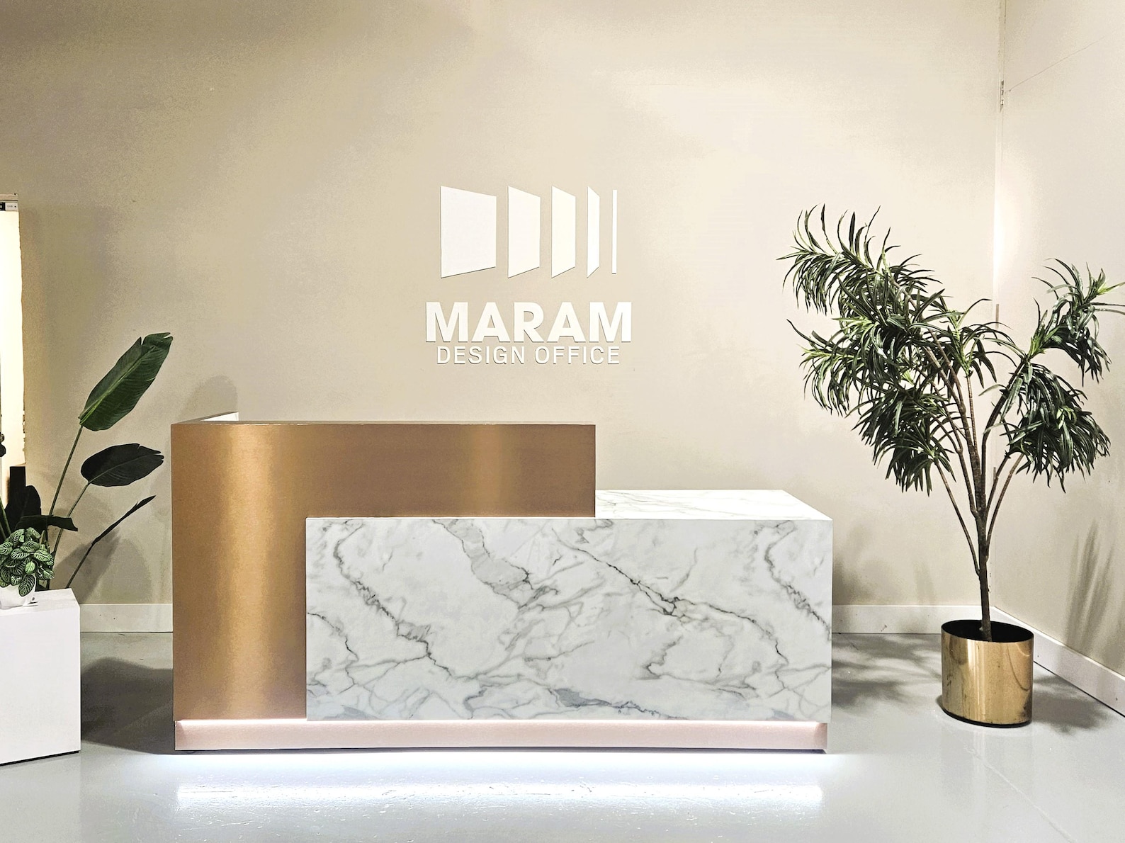 Jade Plus Reception desk ( Gloss White + Copper) Gold Metal laminate has an additional cost. - Image 2